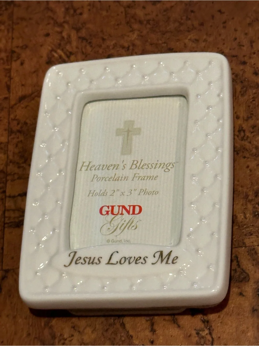 GUND White 'Jesus Loves Me' Embossed Star Photo Frame